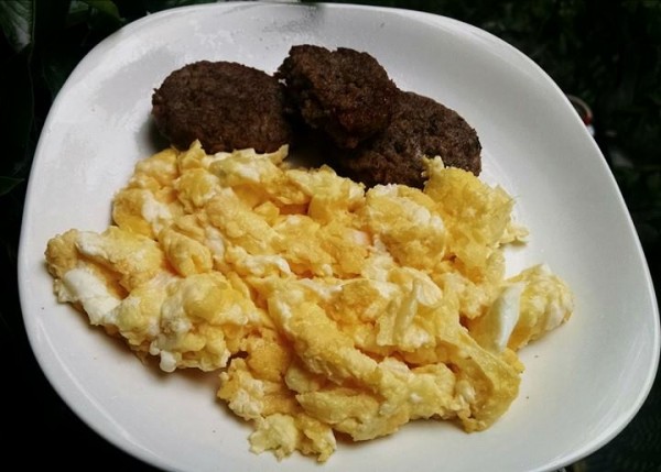 LCHF: Sausage and Cheesy Eggs